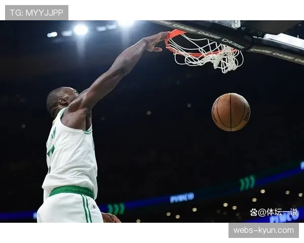 凯尔特人半场利用对手失误拿下20分,反击得分遥遥领先 凯尔特人半场利用对手失误拿下20分,反击得分遥遥领先